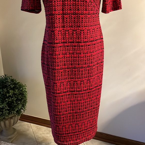 London Times chevron sheath stretch textured dress. Half sleeve mock neck sz 10 - Picture 6 of 12